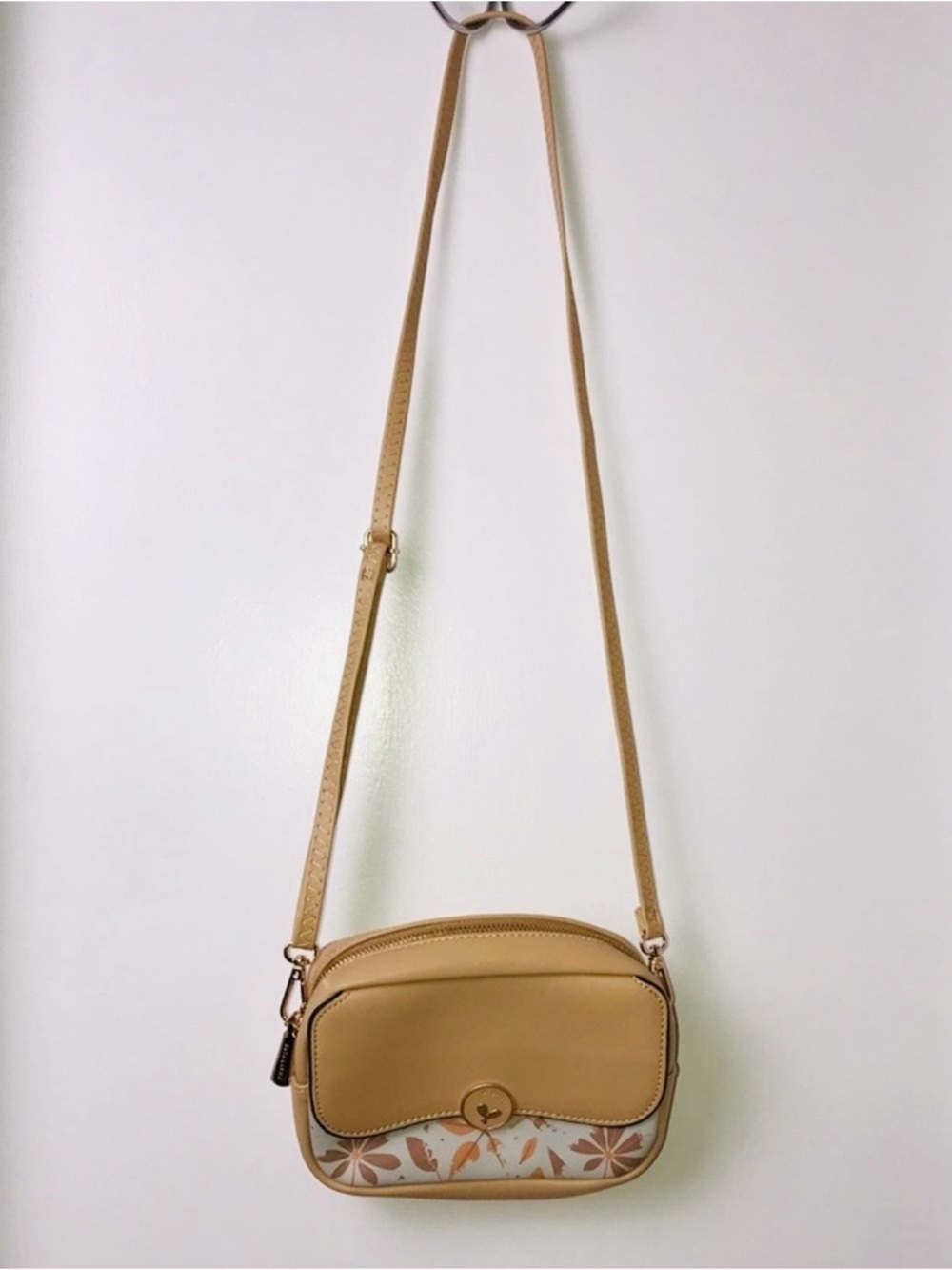 ✨✨5/$10✨✨Prettyzys Beige Shoulder Crossbody Bag Daily Design Fashionable